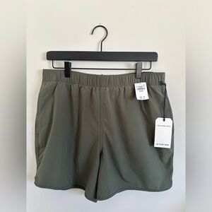 NWT Abercrombie Men’s 5” olive green stretch swim trunks, size M